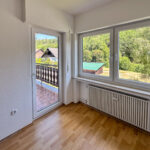 Renovierte 3-Zimmer-Wohnung im Erdgeschoss mit Balkon in ruhiger Lage
